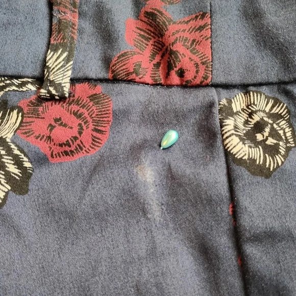 Le Chateau Women's Pants Blue with Red &  White Roses Size Zipper in Size 6 - Picture 12 of 12